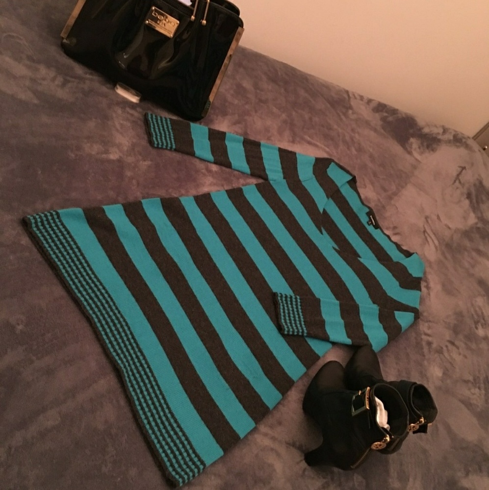 Super cute Express V Neck Tunic Sweater